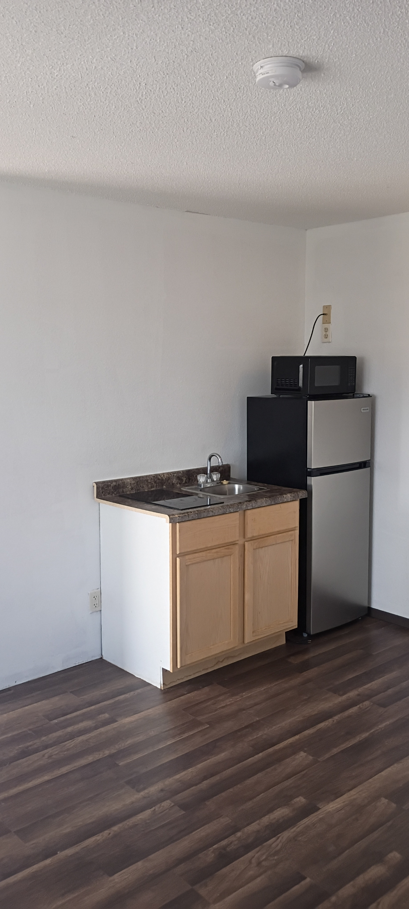1411 Laurel St., 8